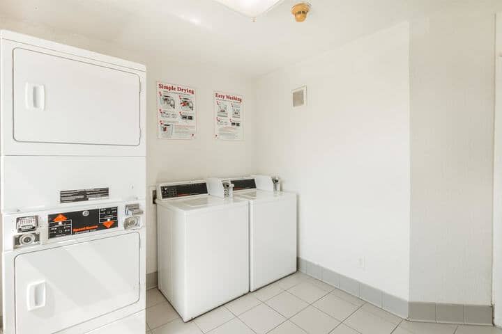 Room 32 of 46