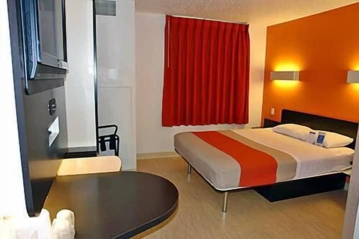 Room 16 of 46